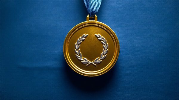 Explorez la médaille des sapeurs-pompiers : un insigne de courage